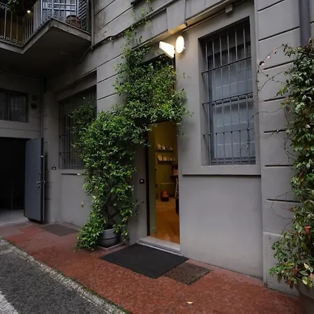 An Elegant In Milan's Art District شقة